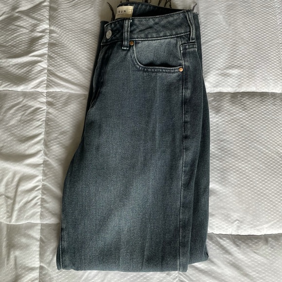 Pacsun faded black mom jeans! - Picture 1 of 4